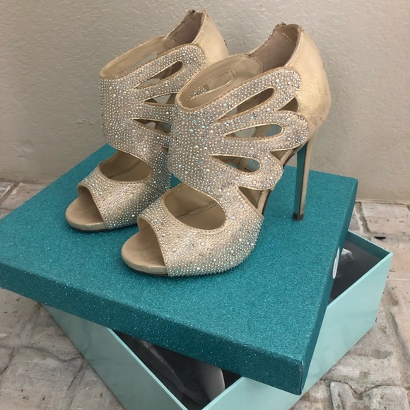 Betsey Johnson Gold Sandals size 6 - Picture 1 of 5